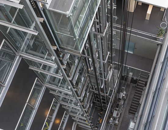 NTN trong thang máy cao tầng